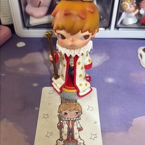 Hirono King Figure with Scepter